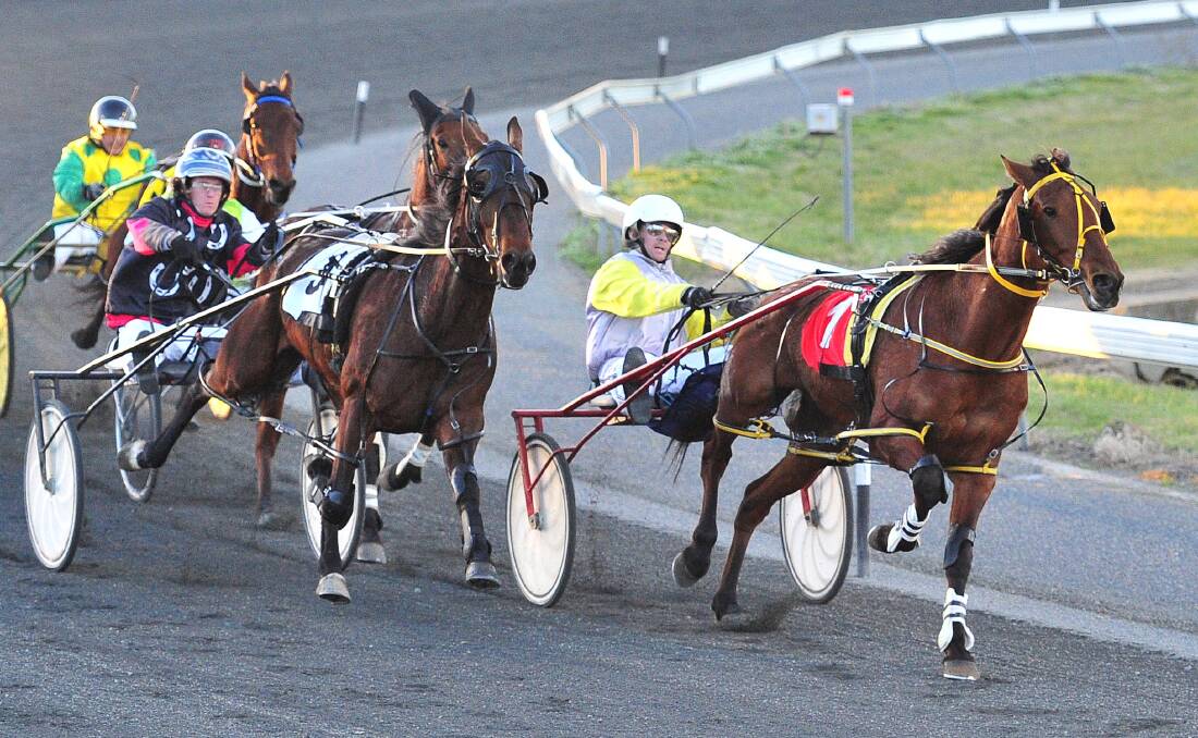 TIGHT BATTLE: Jessica Amber (left) looms up before going past odds on favourite Red River Glacier at Wagga on Tuesday night. Picture: Kieren L Tilly