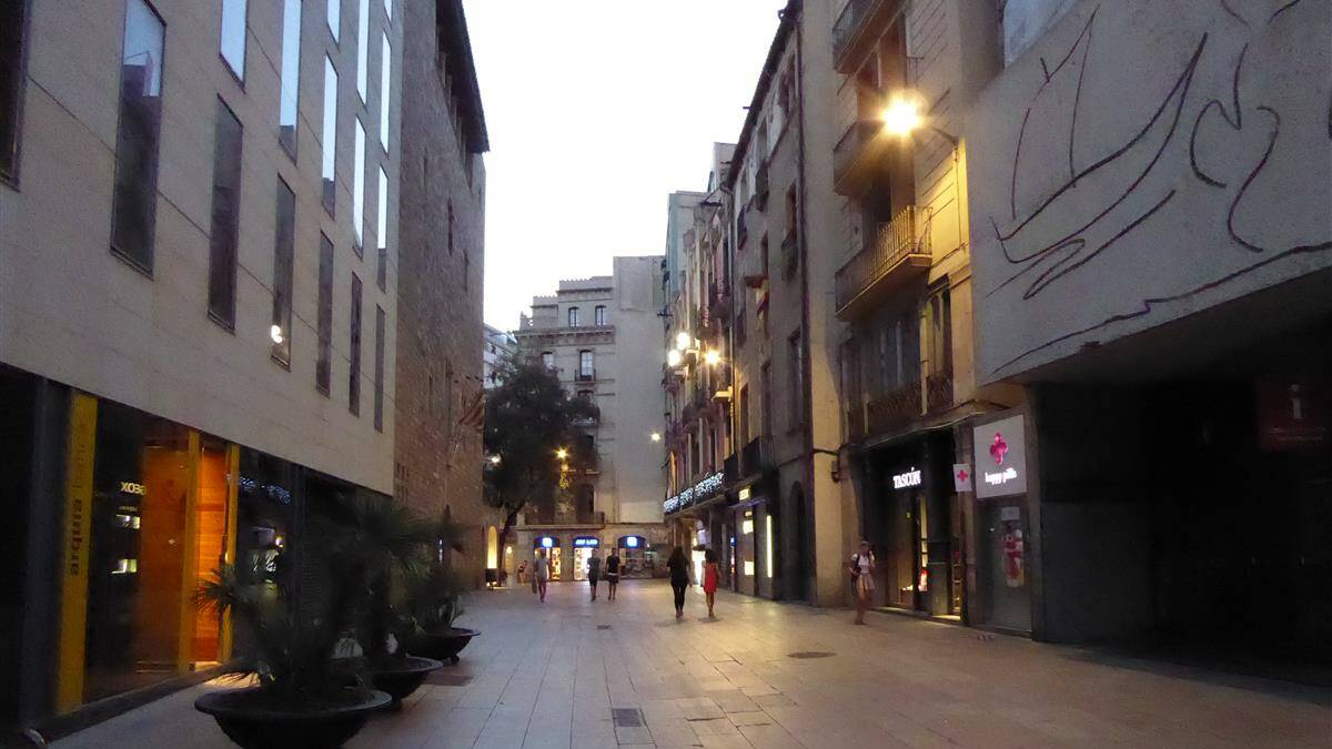 People started running down this street in Barcelona, about 500 metres away from the attack. Photo: Cass Dalgleish