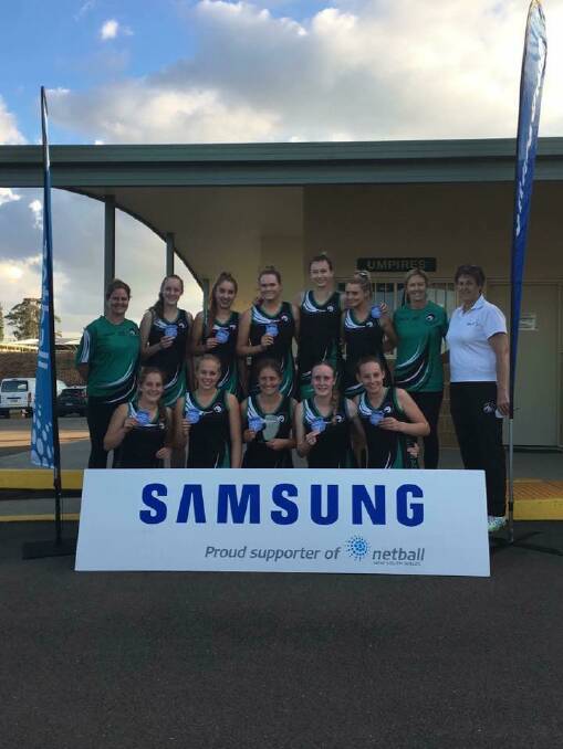 
2017 Samsung State Championships were hosted by Baulkham Hills Netball Association and the Junee Netball Club had three members representing the club. A player and two umpires. Wagga Wagga were runner-up in Division One also known as Championships. 17 yrs had 3 divisions and 20 teams contested the Championship division. Manly Warringah were 1 point clear on the ladder, however, Wagga defeated Manly by 4 goals in a high contested game. Hayley Stevens was a member of the successful Wagga 17’s team and played Wing Defence in the match of the weekend against Manly.