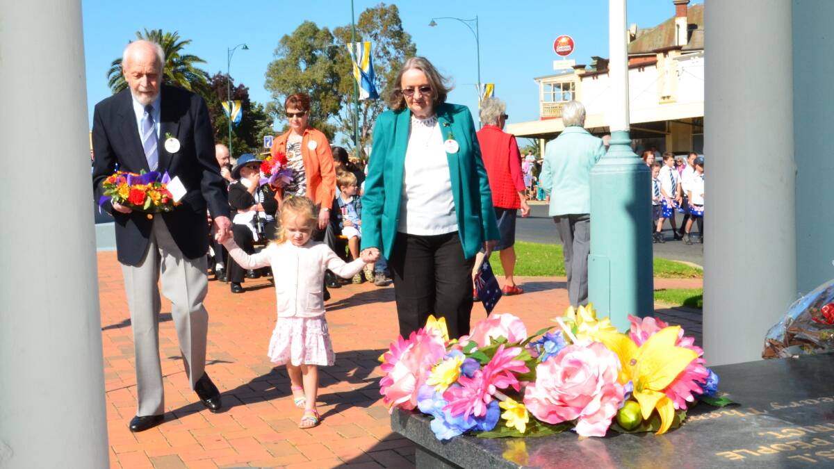 Anzac day in Junee. Ray LeCerf, Zoe Kate Williams, 3, and Shirley LeCerf lay a wreath. Picture: Declan Rurenga