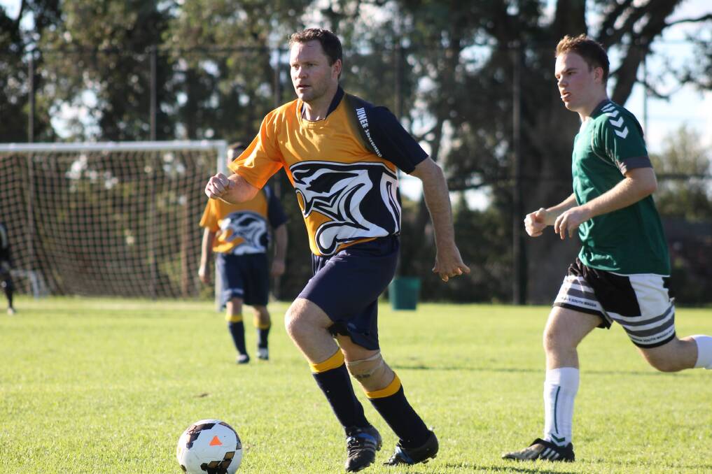 Junee's Jason Mutimer moves into attack South Wagga. Picture: Melanie Miller