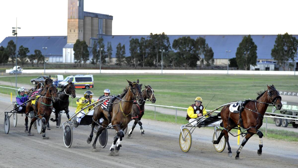 Junee reinsmen Trevor White with Hollywood Sign (right) and Bruce Harpley with Sokys Bigbullet race down to the line during the Junee Pacers Cup. Picture: Les Smith