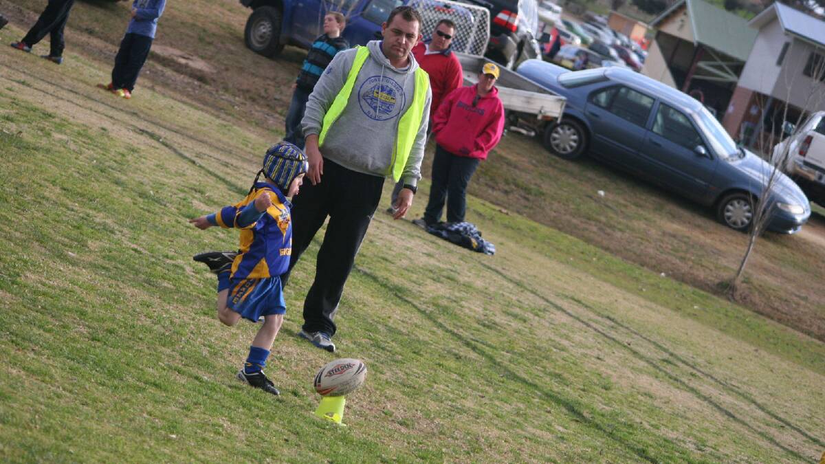 Cooper Vanzanten ready to boot a conversion in Under 6-7s.