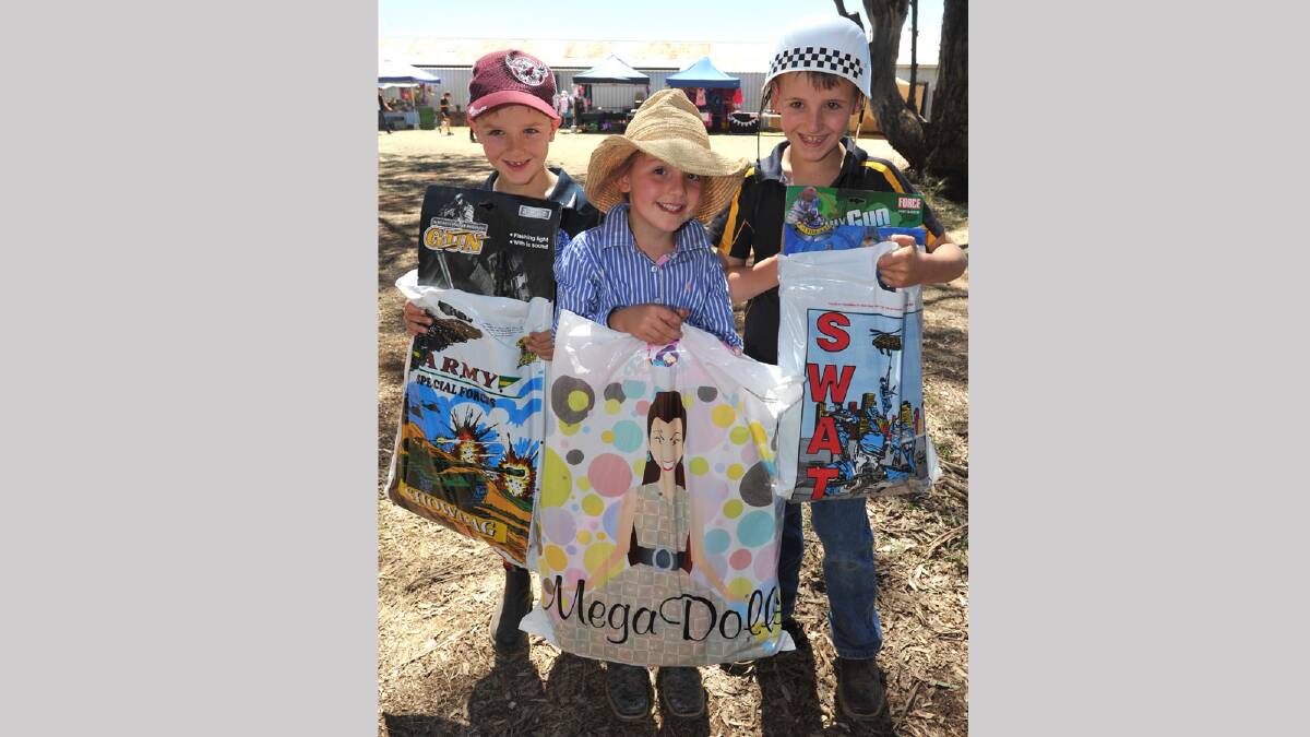 Illabo Show - The Caldwell siblings of Cootamundra, Jock, 7, Amy, 5, Hamish, 9 show off their showbags. Picture: Les Smith