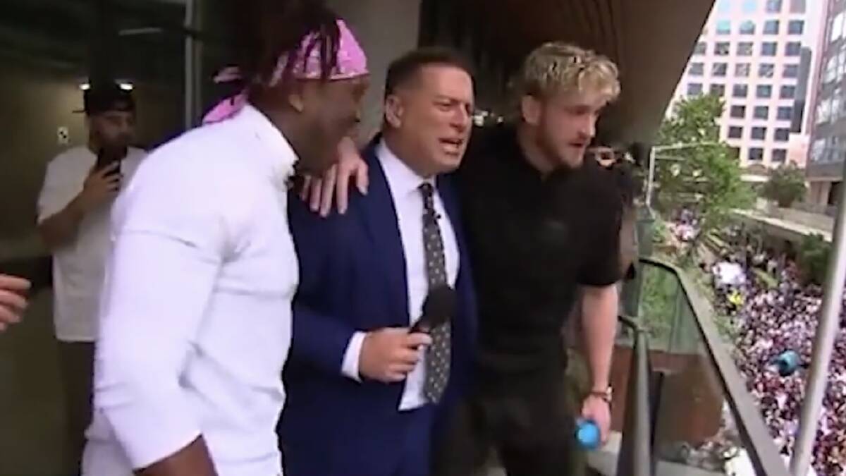 Karl Stefanovic, flanked by KSI and Logan Paul, yells to the crowd not to throw eggs. Picture by Nine News