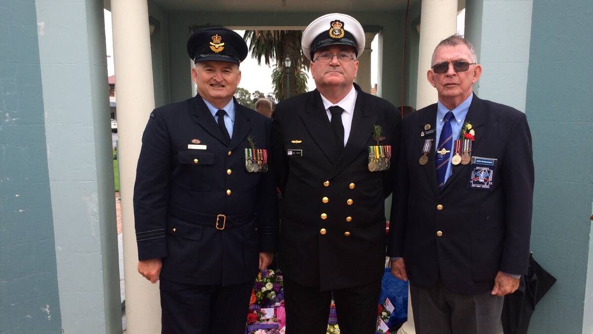 Squadron Leader Peter Hogarth, Warrant Officer Neil Povey and Junee RSL sub-branch President John Robertson at the Cenotaph on Broadway.
