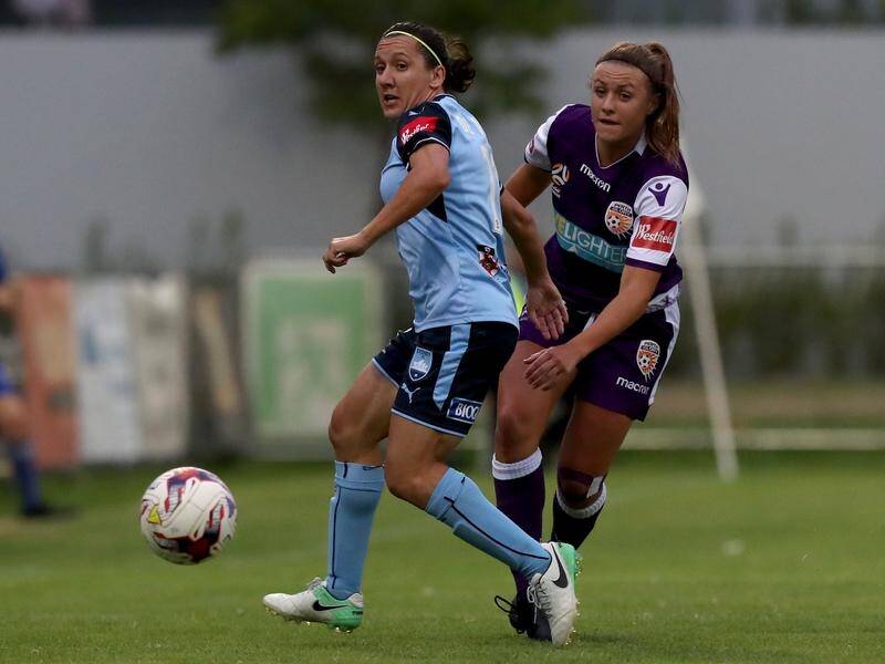 Natasha Rigby (r) and Lisa De Vanna will be teammates at a confident Perth Glory this ALW season.