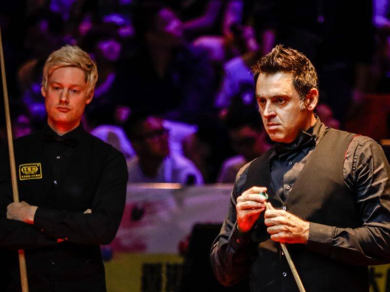 Aussie Neil Robertson (l) has won his 'snooker Ashes' battle with England's Ronnie O'Sullivan (r).