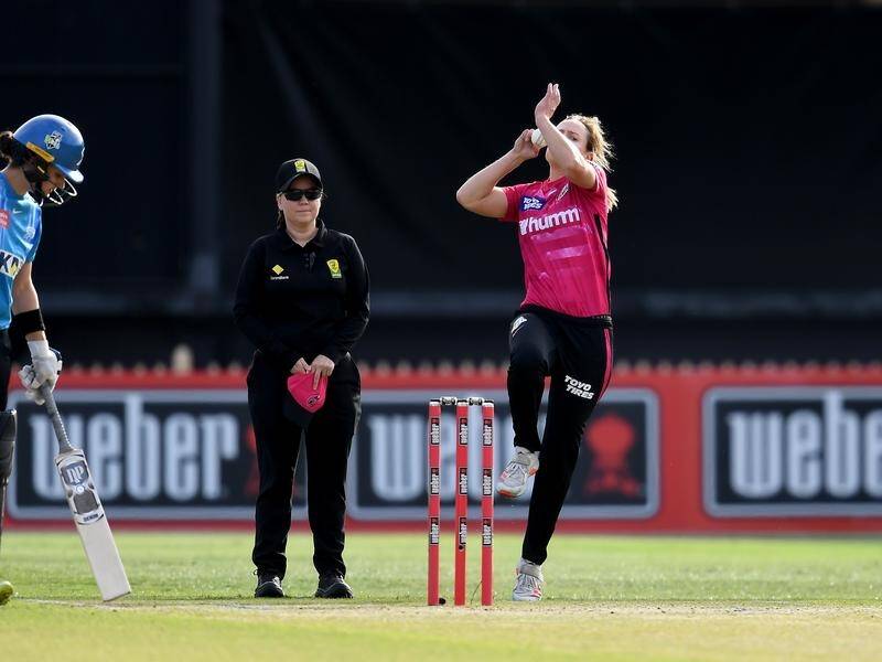Ellyse Perry took 5-22 and scored 44 not out to lift the Sixers past the Renegades in the WBBL. (Steven Markham/AAP PHOTOS)