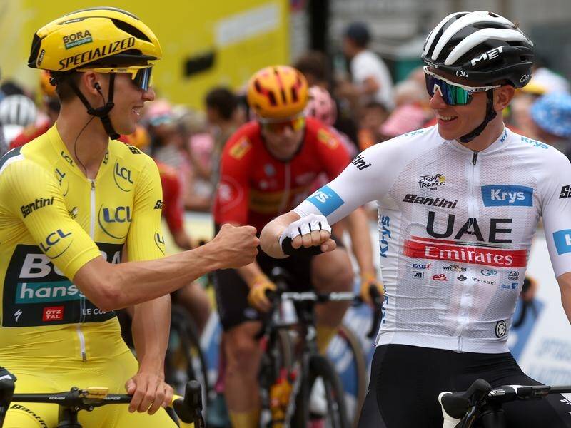 Jai Hindley (l) greets Tadej Pogacar before Tour de France stage six, which the Slovenian won. (EPA PHOTO)