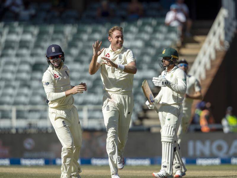 England's Stuart Broad (C) has been fined and sanctioned for swearing in the 4th South African Test.