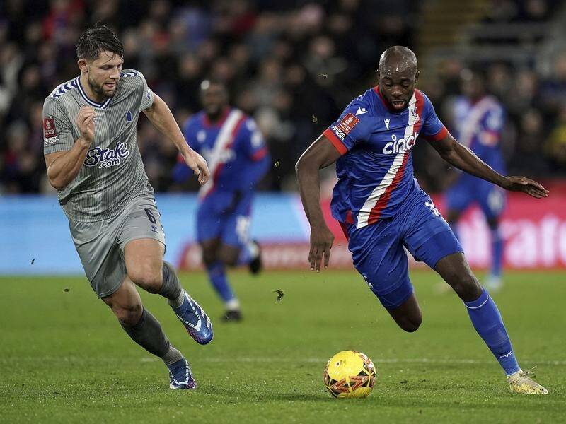 Everton's James Tarkowski and Crystal Palace's Jean-Philippe Mateta vie for the ball in the FA Cup. (AP PHOTO)