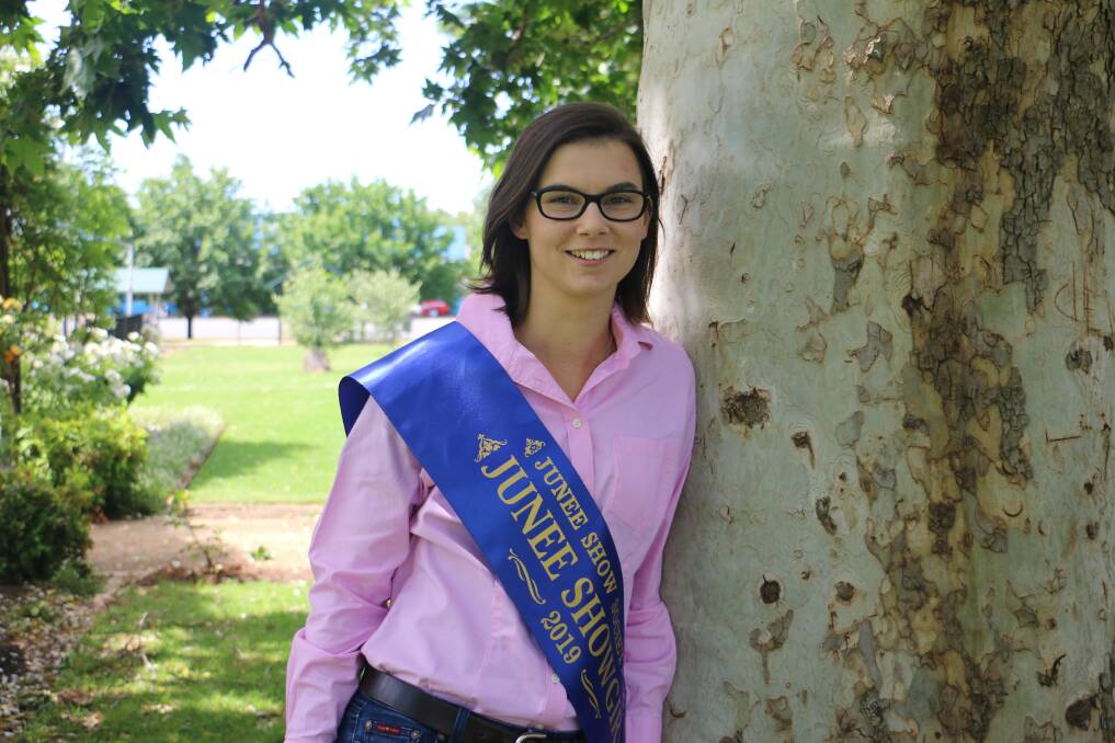 AMBITIOUS: Sara Makeham shows off her sash sponsored by local GEO Group as she prepares to take on a new chapter in her life. Picture: Jessica McLaughlin